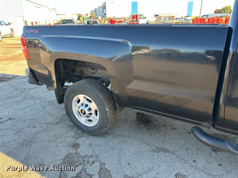 image for item EL0024 2019 Chevrolet Silverado 2500HD Double Cab pickup truck