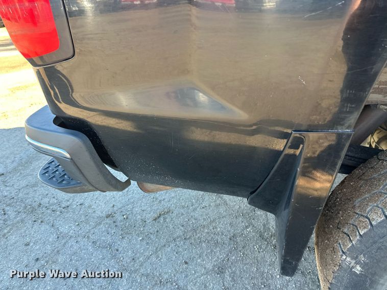 image for item EL0024 2019 Chevrolet Silverado 2500HD Double Cab pickup truck