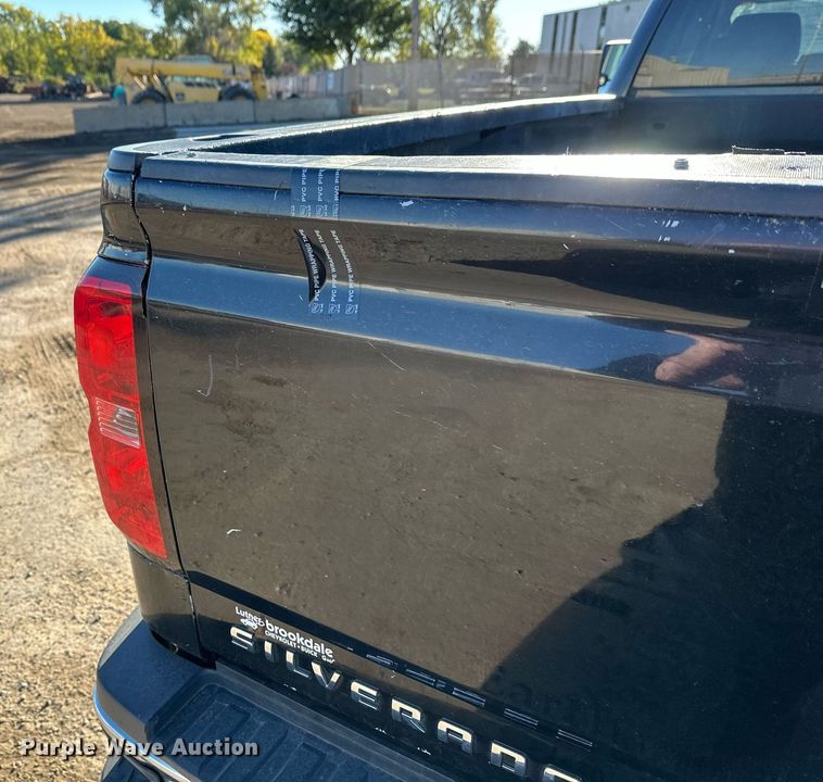 image for item EL0024 2019 Chevrolet Silverado 2500HD Double Cab pickup truck