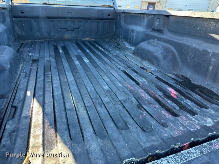 image for item EL0024 2019 Chevrolet Silverado 2500HD Double Cab pickup truck