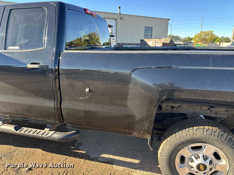 image for item EL0024 2019 Chevrolet Silverado 2500HD Double Cab pickup truck