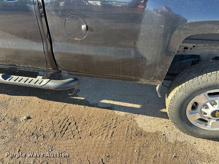 image for item EL0024 2019 Chevrolet Silverado 2500HD Double Cab pickup truck