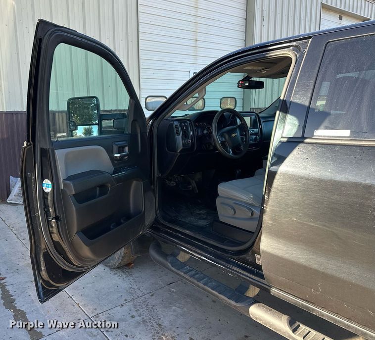 image for item EL0024 2019 Chevrolet Silverado 2500HD Double Cab pickup truck