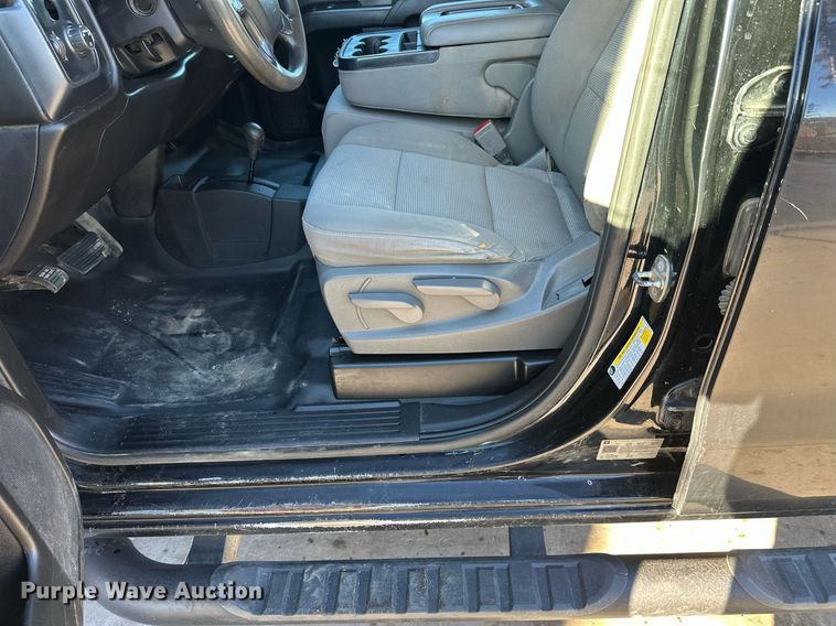 image for item EL0024 2019 Chevrolet Silverado 2500HD Double Cab pickup truck