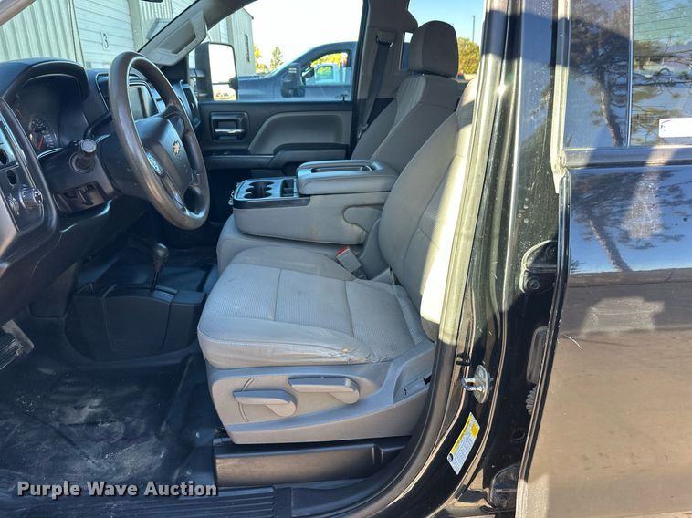 image for item EL0024 2019 Chevrolet Silverado 2500HD Double Cab pickup truck