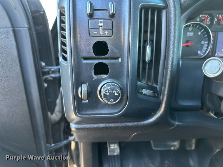 image for item EL0024 2019 Chevrolet Silverado 2500HD Double Cab pickup truck