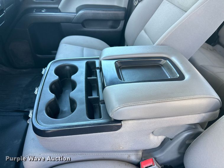 image for item EL0024 2019 Chevrolet Silverado 2500HD Double Cab pickup truck