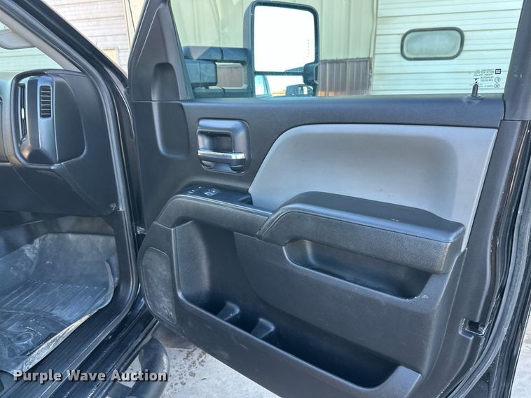 image for item EL0024 2019 Chevrolet Silverado 2500HD Double Cab pickup truck