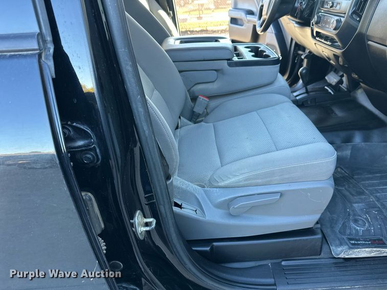 image for item EL0024 2019 Chevrolet Silverado 2500HD Double Cab pickup truck