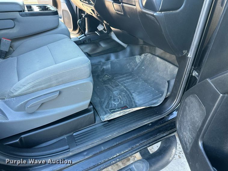 image for item EL0024 2019 Chevrolet Silverado 2500HD Double Cab pickup truck