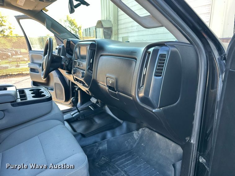 image for item EL0024 2019 Chevrolet Silverado 2500HD Double Cab pickup truck