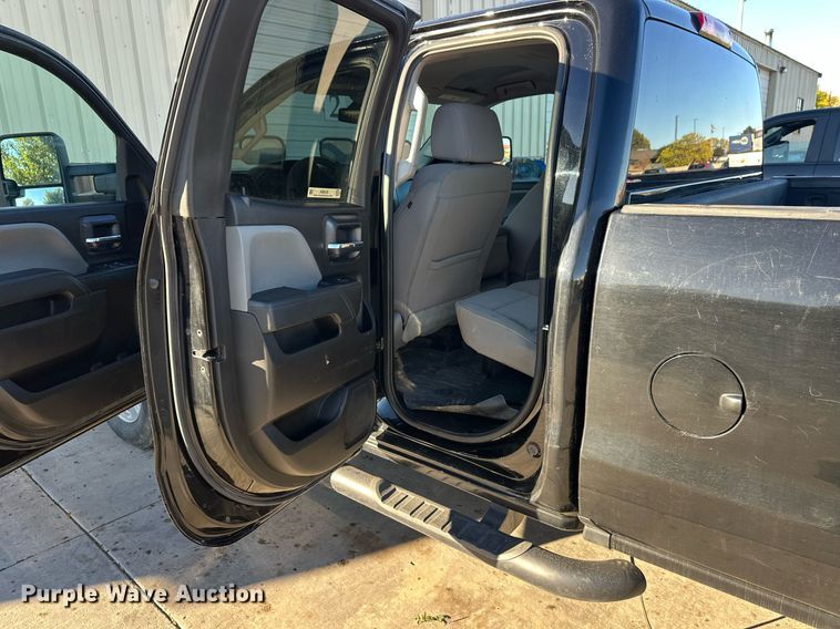 image for item EL0024 2019 Chevrolet Silverado 2500HD Double Cab pickup truck