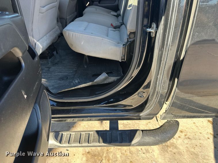 image for item EL0024 2019 Chevrolet Silverado 2500HD Double Cab pickup truck