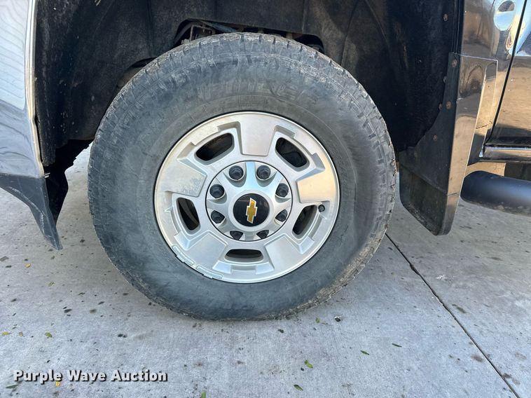 image for item EL0024 2019 Chevrolet Silverado 2500HD Double Cab pickup truck