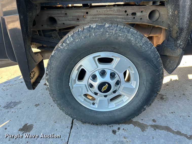 image for item EL0024 2019 Chevrolet Silverado 2500HD Double Cab pickup truck