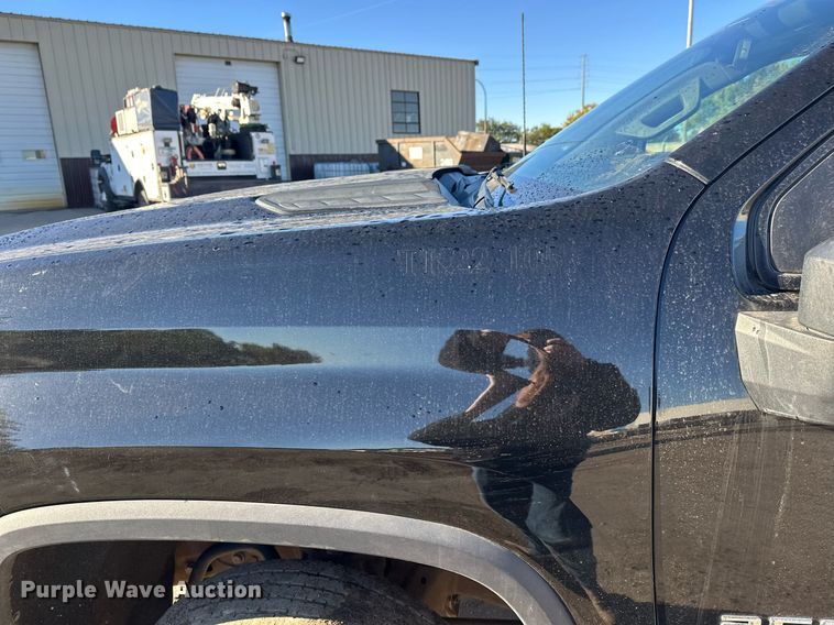 image for item EL0025 2020 Chevrolet Silverado 2500HD Double Cab pickup truck