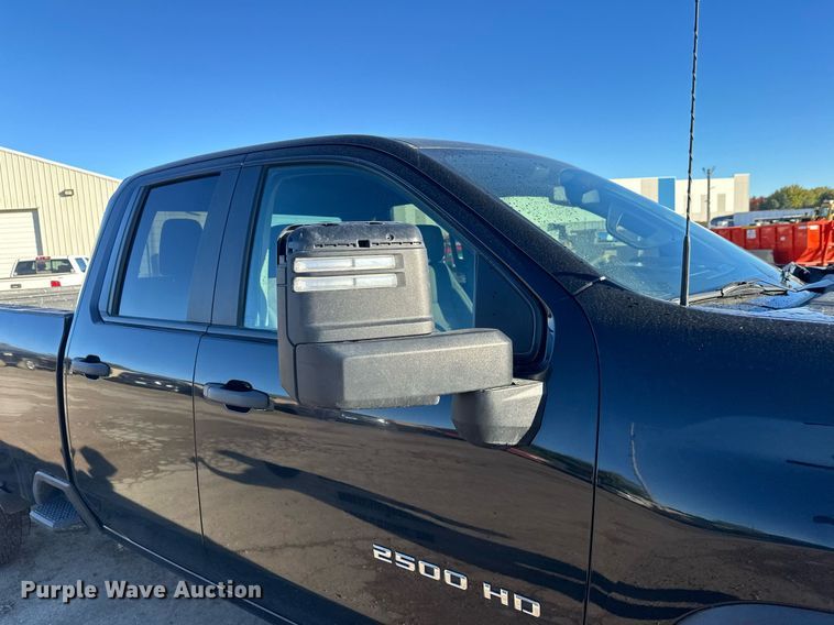 image for item EL0025 2020 Chevrolet Silverado 2500HD Double Cab pickup truck