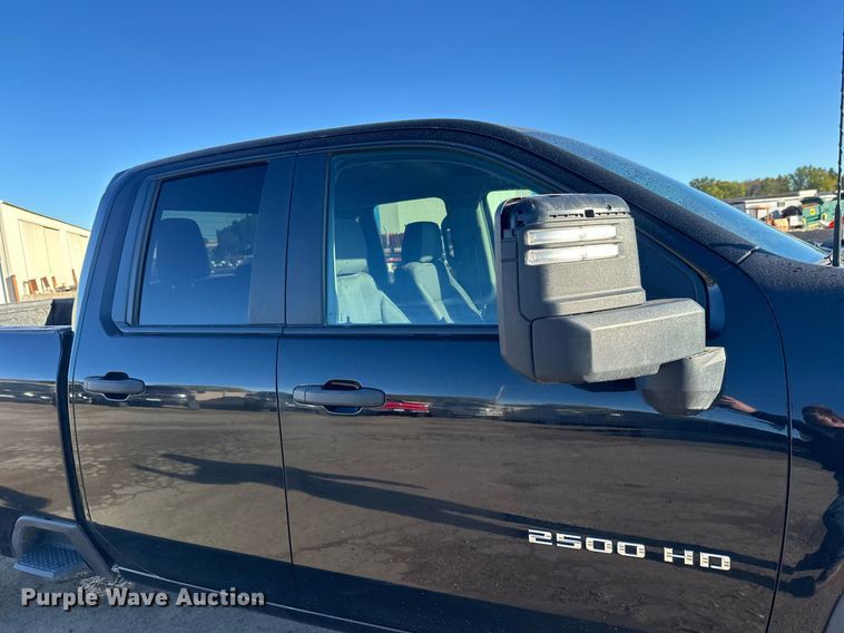image for item EL0025 2020 Chevrolet Silverado 2500HD Double Cab pickup truck