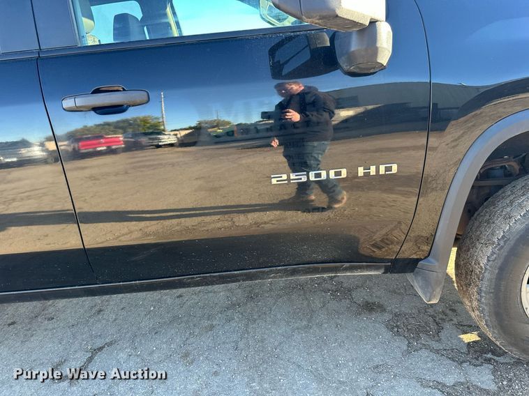 image for item EL0025 2020 Chevrolet Silverado 2500HD Double Cab pickup truck