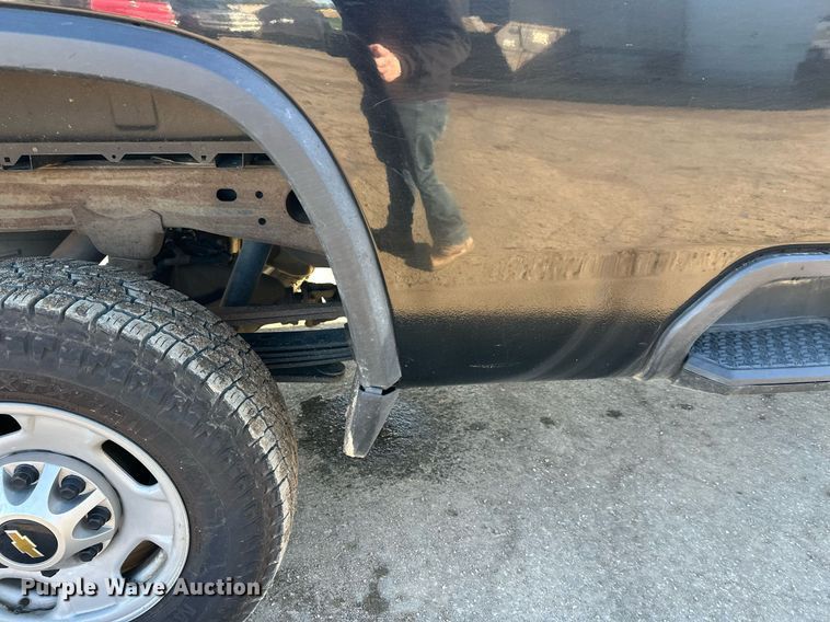 image for item EL0025 2020 Chevrolet Silverado 2500HD Double Cab pickup truck