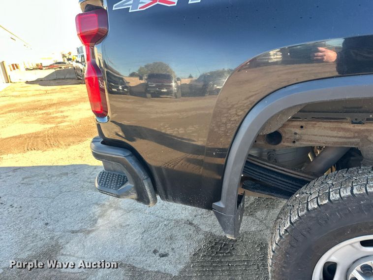 image for item EL0025 2020 Chevrolet Silverado 2500HD Double Cab pickup truck