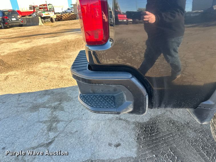 image for item EL0025 2020 Chevrolet Silverado 2500HD Double Cab pickup truck