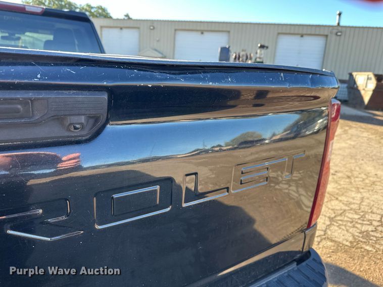 image for item EL0025 2020 Chevrolet Silverado 2500HD Double Cab pickup truck