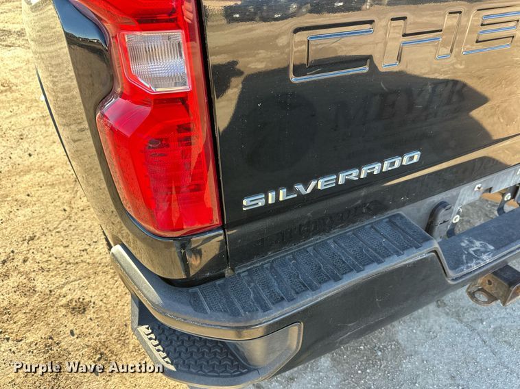 image for item EL0025 2020 Chevrolet Silverado 2500HD Double Cab pickup truck