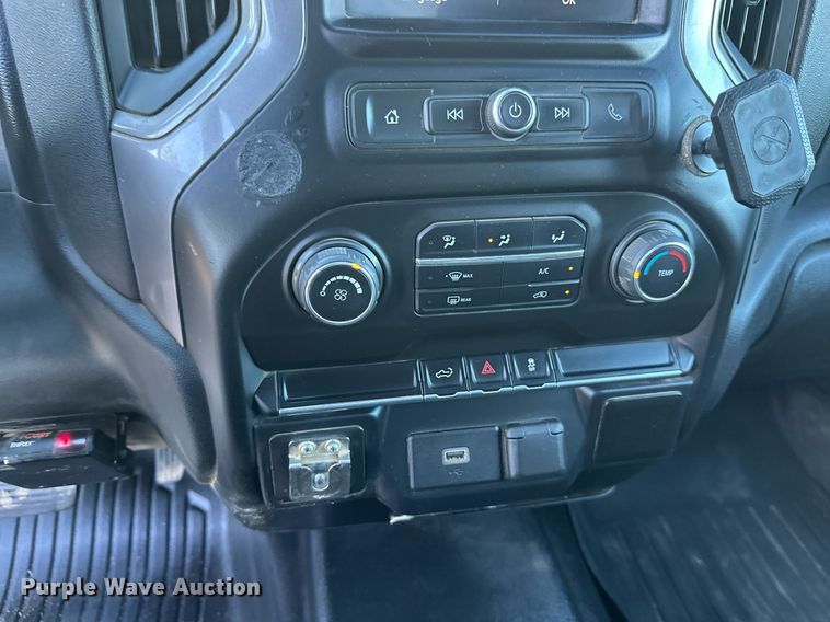 image for item EL0025 2020 Chevrolet Silverado 2500HD Double Cab pickup truck