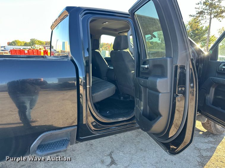 image for item EL0025 2020 Chevrolet Silverado 2500HD Double Cab pickup truck