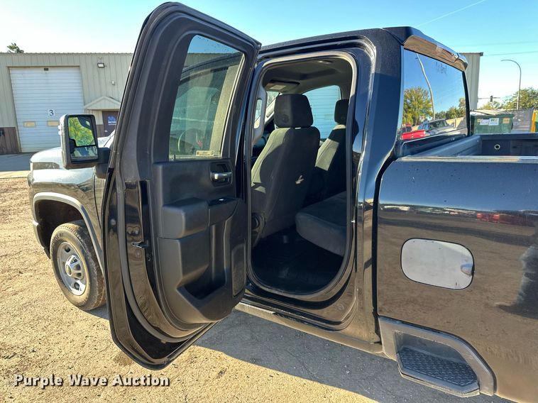 image for item EL0025 2020 Chevrolet Silverado 2500HD Double Cab pickup truck