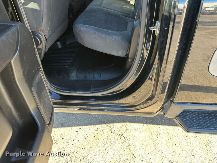 image for item EL0025 2020 Chevrolet Silverado 2500HD Double Cab pickup truck