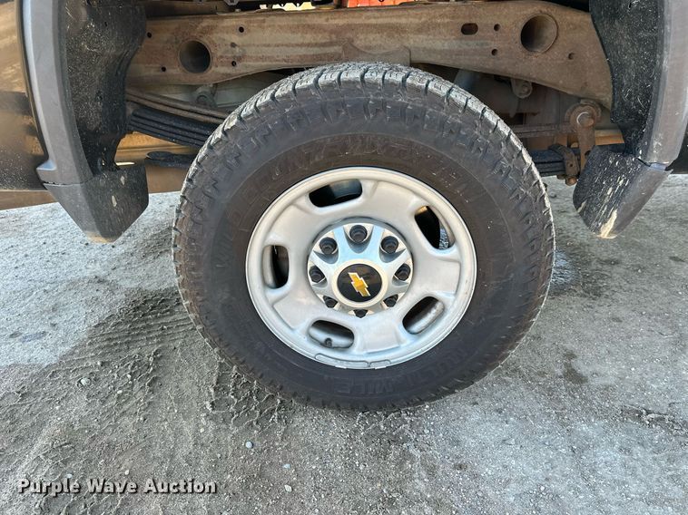 image for item EL0025 2020 Chevrolet Silverado 2500HD Double Cab pickup truck