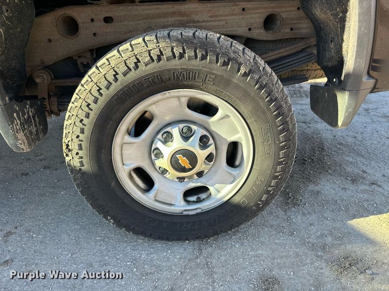 image for item EL0025 2020 Chevrolet Silverado 2500HD Double Cab pickup truck