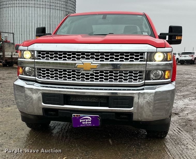 image for item EL0033 2019 Chevrolet Silverado 2500HD Double Cab pickup truck