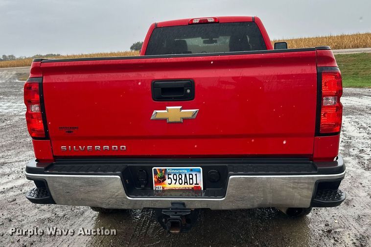 image for item EL0033 2019 Chevrolet Silverado 2500HD Double Cab pickup truck