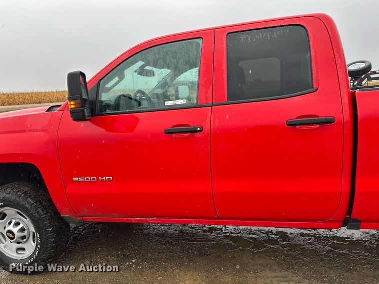 image for item EL0033 2019 Chevrolet Silverado 2500HD Double Cab pickup truck