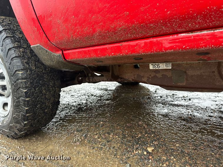 image for item EL0033 2019 Chevrolet Silverado 2500HD Double Cab pickup truck