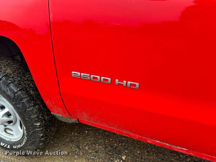 image for item EL0033 2019 Chevrolet Silverado 2500HD Double Cab pickup truck