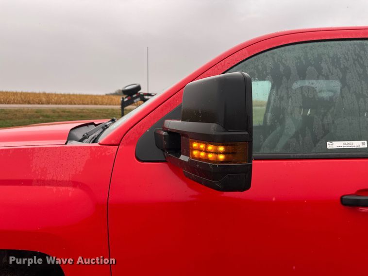 image for item EL0033 2019 Chevrolet Silverado 2500HD Double Cab pickup truck