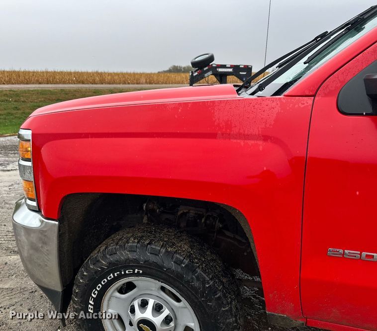 image for item EL0033 2019 Chevrolet Silverado 2500HD Double Cab pickup truck