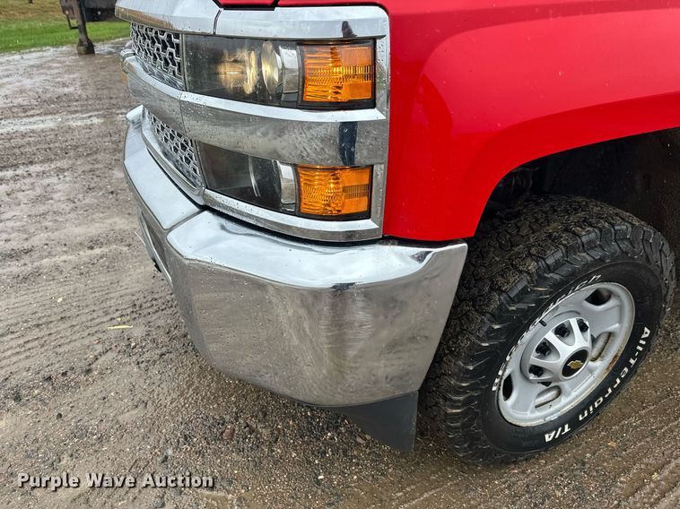 image for item EL0033 2019 Chevrolet Silverado 2500HD Double Cab pickup truck