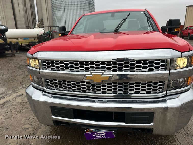 image for item EL0033 2019 Chevrolet Silverado 2500HD Double Cab pickup truck