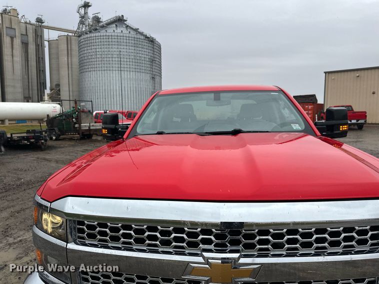 image for item EL0033 2019 Chevrolet Silverado 2500HD Double Cab pickup truck