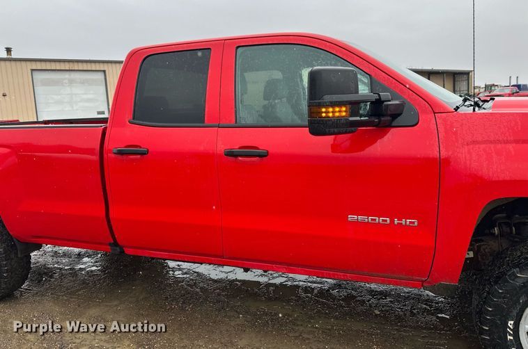 image for item EL0033 2019 Chevrolet Silverado 2500HD Double Cab pickup truck