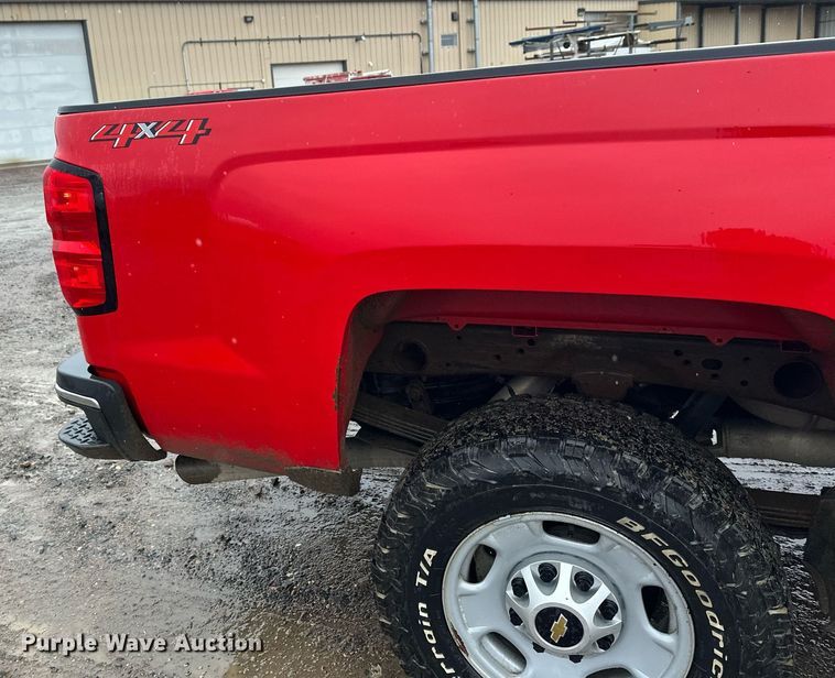 image for item EL0033 2019 Chevrolet Silverado 2500HD Double Cab pickup truck