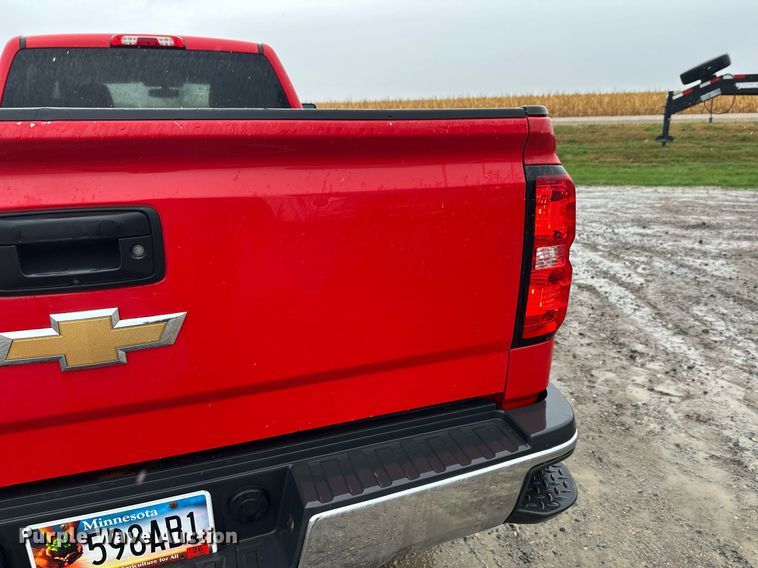 image for item EL0033 2019 Chevrolet Silverado 2500HD Double Cab pickup truck