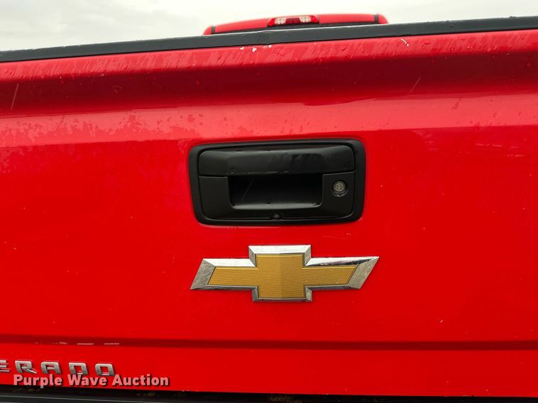 image for item EL0033 2019 Chevrolet Silverado 2500HD Double Cab pickup truck