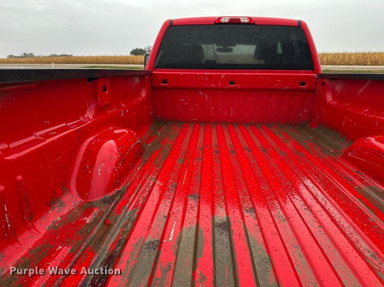 image for item EL0033 2019 Chevrolet Silverado 2500HD Double Cab pickup truck