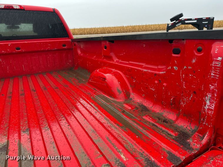 image for item EL0033 2019 Chevrolet Silverado 2500HD Double Cab pickup truck